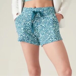 NWT Athleta Balance 4” Shortie in Clouded Leopard Teal Blue - small